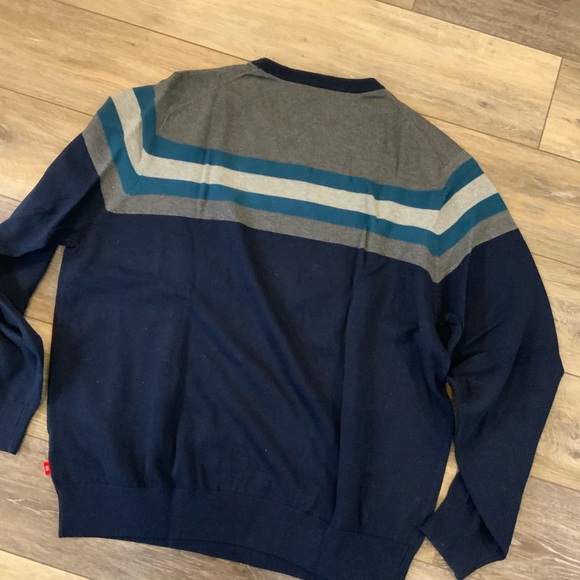 IZOD crewneck sweater. Men’s size XL - Picture 3 of 4